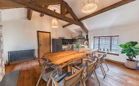 Luxury, Newly Renovated Coach House With Large Private Garden And Hot Tub